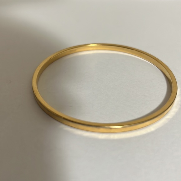 Vintage Monet bangle, fits 7 1/2 inches around - Picture 3 of 3